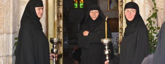 Elder Nun Seraphima and other nuns