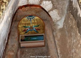 В скале вырезанная гробница Святого Симеона Праведного