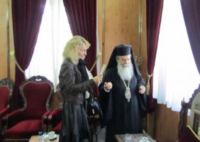 Блаженнейший Патриарх дарует икону г-же Паппалардо