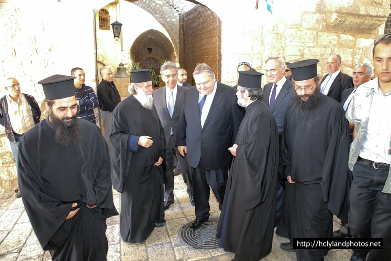 Mr Venizelos welcomed at the Patriarchate’s Gate