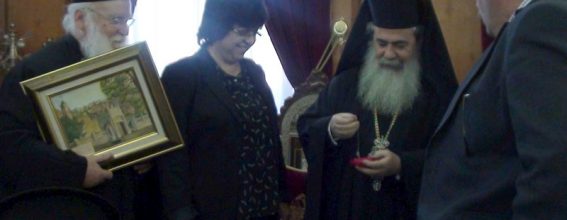 His Beatitude offers a cross to the Community President