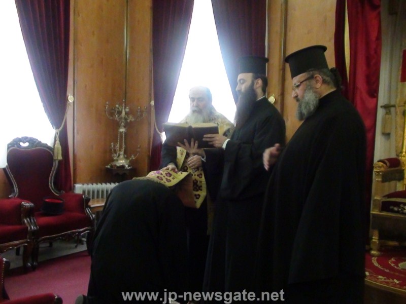 Святой отец Григорий получает благословление на Эконома