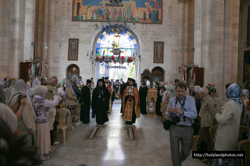 Вход Блаженнейшего Патриарха в храм Святой Фотинии