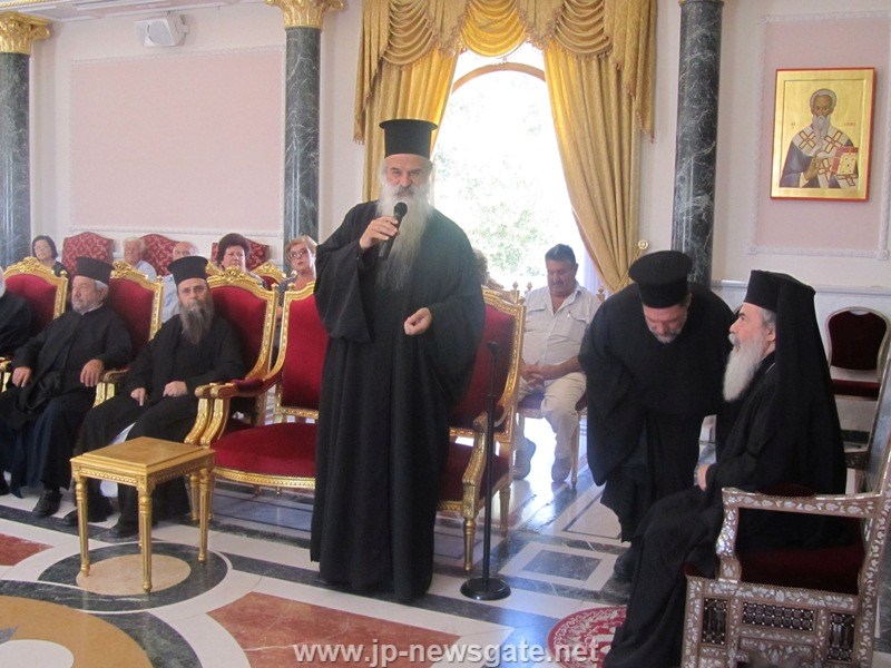 Митрополит Петрский во время своей речи в Тронном зале