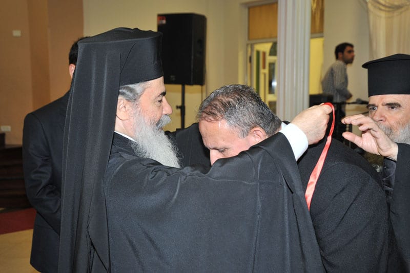 غبطة البطريرك يكرم اعضاء من رعية بيت ساحور الروم الارثوذكسية