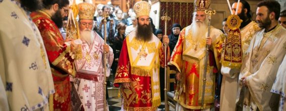 Архитепископы Иерпитский, Иерапольский и Месогейский во время Божественной литургии