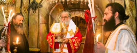 Его Высокопреосвященство Митрополит Капитольядский во время Божественной литургии