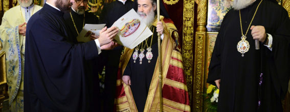 Блаженнейший Патриарх совершает Божественную литургию в храме Святого Георгия Нового