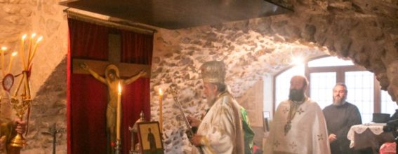 Его Высокопреосвященство Митрополит Капитольядский в часовне Святого Димитрия