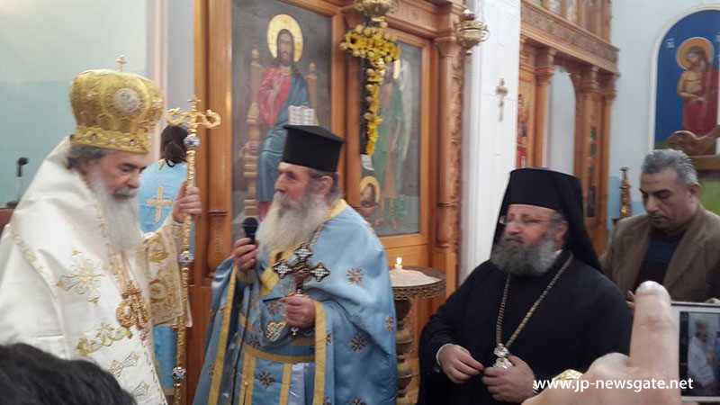 Блаженнейший Патриарх благословляет отца Василия