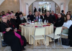 Блаженнейший Патриарх с другими представителями Христианских Церквей на приеме