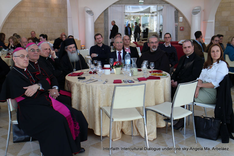 Блаженнейший Патриарх с другими представителями Христианских Церквей на приеме