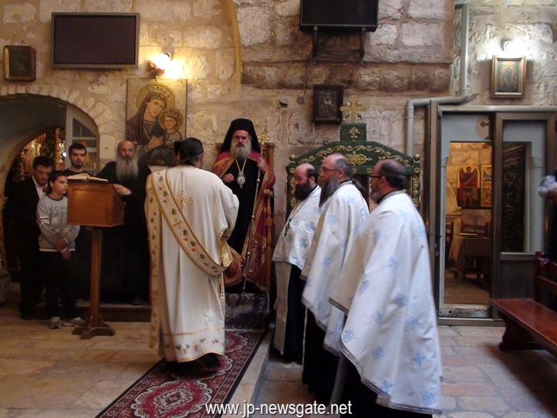 Вечерня в Храме Святого Иакова, возглавляемая Его Высокопреосвященством Архиепископом Севастийским Феодосием