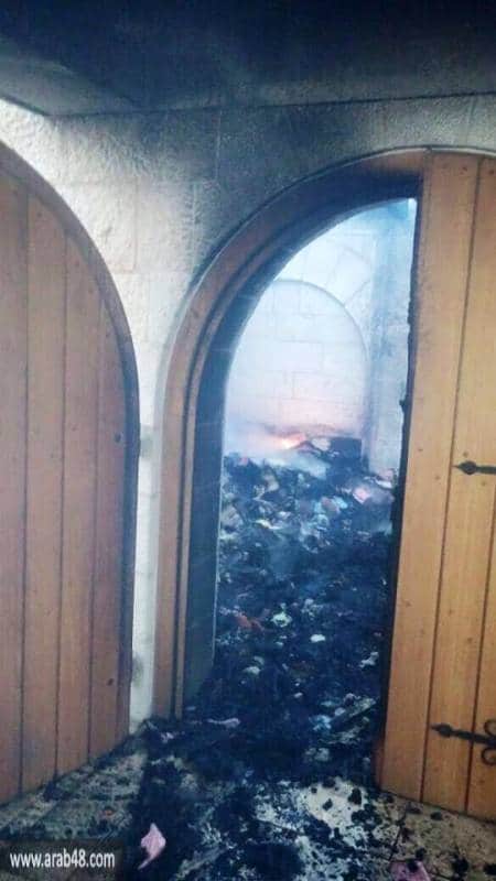 01اندلاع حريق متعمد في كنيسة الطابغه