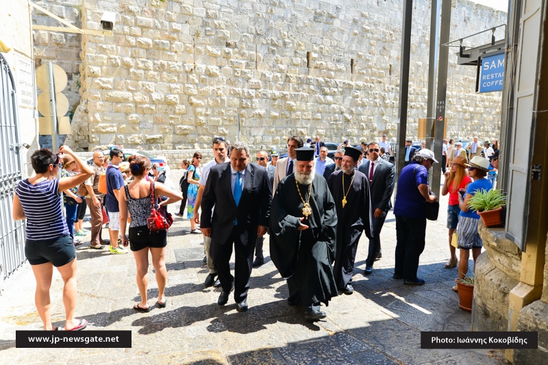 The Minister welcomed at David's Gate by the Metropolitan of Kapitolias
