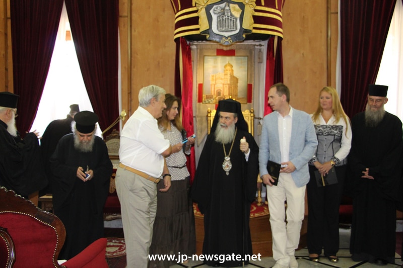 The Patriarch with members of the Russian Humanitarian Mission