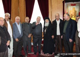 Блаженнейший Патриарх и члены общины города Бейт-Шахур