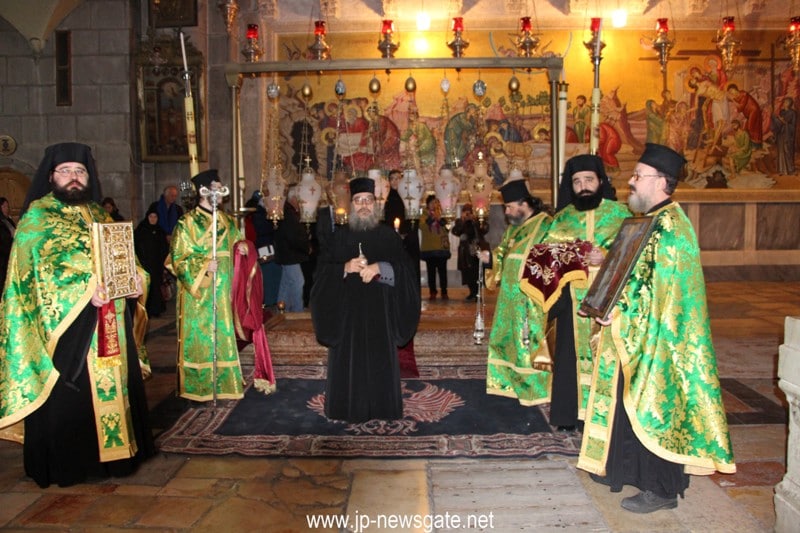 Fathers welcome the Patriarch at the Holy Apokathelosis