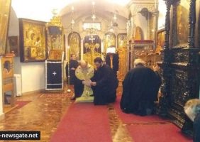 Patriarch Theophilos reads the prayer of forgiveness