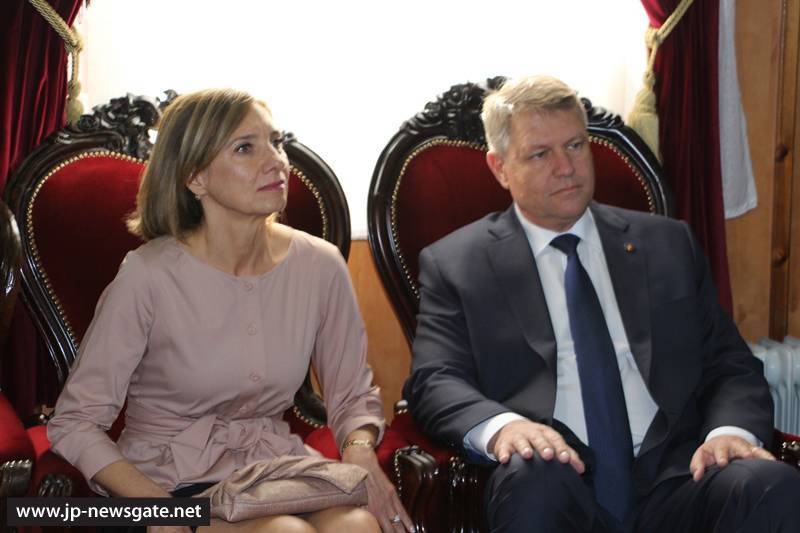 Президент Румынии с уважаемой супругой