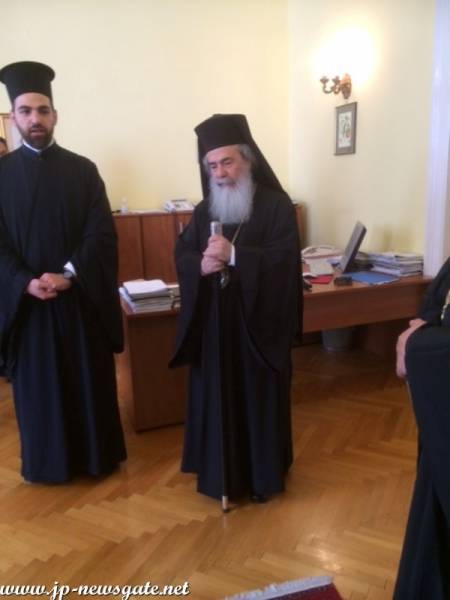 Блаженнейший Патриарх выступает с речью в греческом посольстве