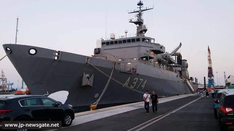01غبطة البطريرك يبارك طاقم سفينة سلاح البحرية اليونانية في ميناء حيفا