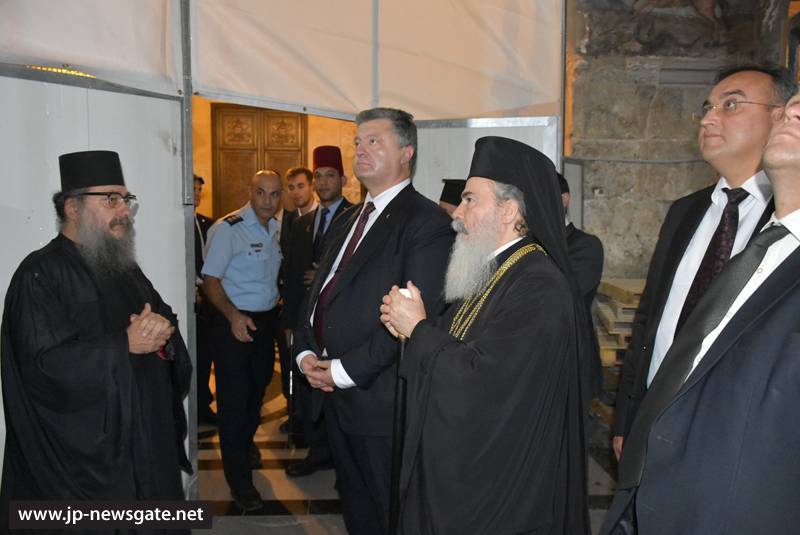 Г-н Порошенко с Его Блаженством осматривают работы восстановления Святой Кувуклии
