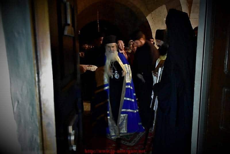 Prea Fericirea Sa Patriarhul Ierusalimului conducând privegherea