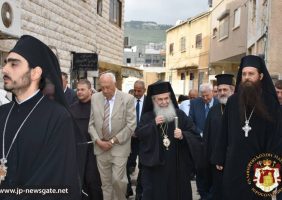 Întâmpinarea Preafericirii Sale pe drumul care duce la Mănăstirea Greacă Ortodoxă din Cana