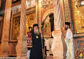 ÎPS Arhiepiscop Dimitrie de Lydda conducând Sfânta Liturghie