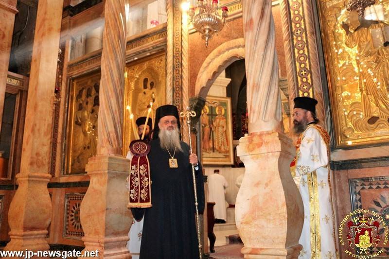ÎPS Arhiepiscop Dimitrie de Lydda conducând Sfânta Liturghie
