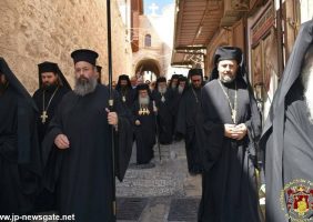 Coborârea Frăției Sfântului Mormânt pe strada Patriarhiei