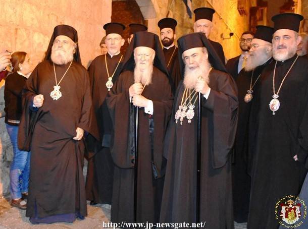 Sanctitatea Sa Patriarhul Ecumenic, Preafericitul Patriarh al Ierusalimului și Frăția Sfântului Mormânt la intrarea în Patriarhie