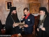 Părintele Schevofilax, Arhiepiscopul Isidor, îi oferă D-lui Medvedev o icoană a Maicii Domnului