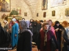 Credincioși evlavioși în Mănăstirea Sfinților Arhangheli