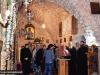 Credincioși evlavioși în Mănăstirea Sfinților Arhangheli
