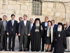 Domnul Tsipras alături de Prea Fericitul Patriarh, de doamna Moropoulou și de suita care i-a însoțit până la Biserica Învierii