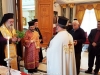 ÎPS Arhiepiscop de Sevastia binecuvântând de la Catedrala Sfântului Iacob înspre Sala de recepție a Patriarhiei