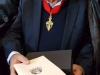 Domnul Atanasie Abu- Aeta primind o copie a cheilor orașului