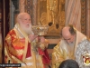 ÎPS Mitropolit al Nazaretului la ieșirea cu Sfintele Daruri