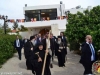 Monahie bătând toaca în Sfânta Mănăstire a Izvorului Tămăduirii