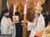 Preafericirea Sa oferind Părintelui Teofil o icoană cu Sf. Gheorghe