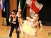 Dansuri pentru copii făcute de elevii mai tineri ai Școlii