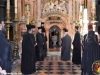 Soborul Patriarhal închinându-se la Sfântul Mormânt