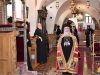 Preafericirea Sa binecuvântând la intrarea în Biserica mănăstirii care sărbătorește