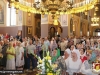 Creștinii adunați la slujba din biserica rusă a Sfintei Treimi