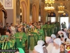 Preoții în veșminte liturgice la Vohodul Mare