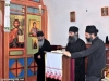 Călugări de la Sfântul Sava dând răspunsurile la strană în timpul Sfintei Liturghii