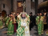 ÎPS Episcop de Amathounda purtând Sfânta Cruce