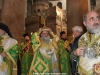 ÎPS Arhiepiscop de Lydda purtând Sfânta Cruce